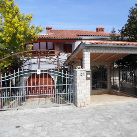 Traumurlaub In Mavero A1 In Strandnaehe Appartement Banjole